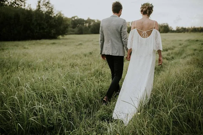 Kā izvēlēties īsto šuvēju savai kāzu kleitai