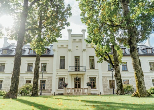 /profiles_advertise/Rumene manor