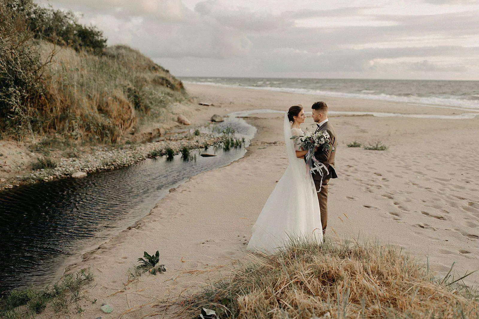 ANNIJA & ROBERTS