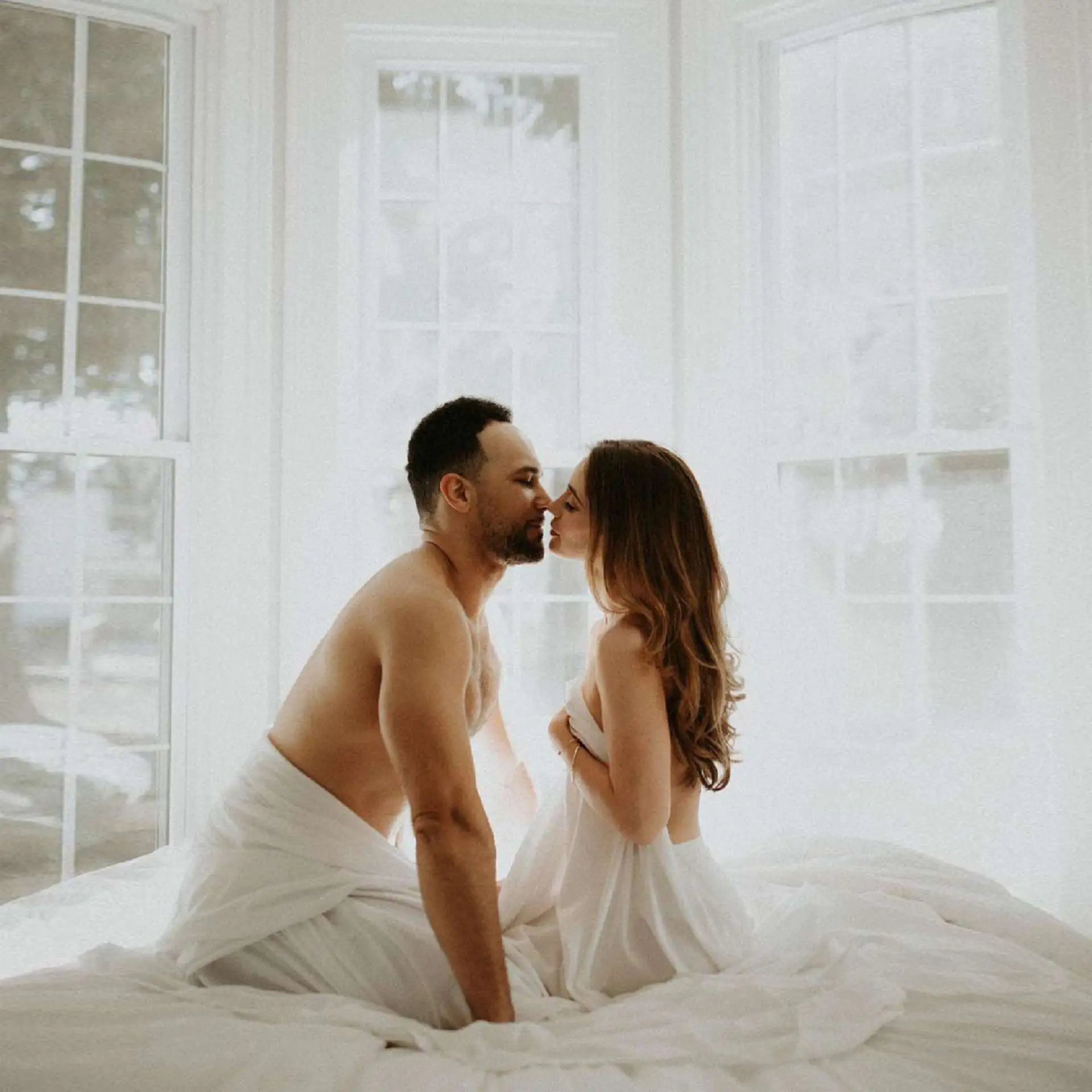 VĒLIES PAMĒĢINĀT KO JAUNU? PĀRU VIBRATORS ABU PARTNERU BAUDAI