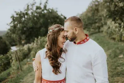 LĪGAVA UN LĪGAVAINIS LATVIEŠU FOLKLORĀ
