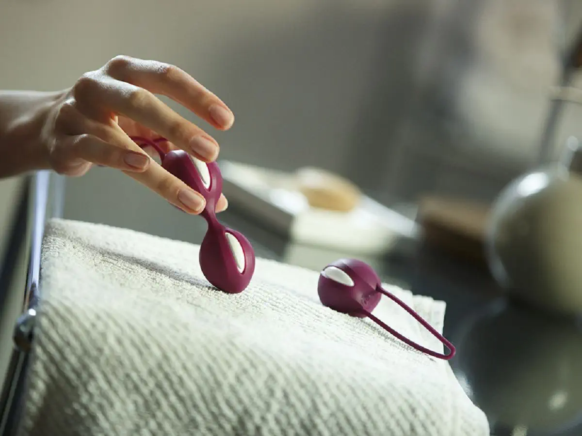 VIBRĒJOŠAS UN GRABOŠAS VAGINĀLĀS BUMBIŅAS JAUTRĀKĀM PĀRU ROTAĻĀM