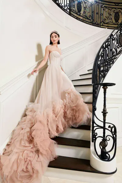 KELLY FEATANINI